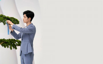Картинка мужчины xiao+zhan актер костюм дерево ветки ленточка