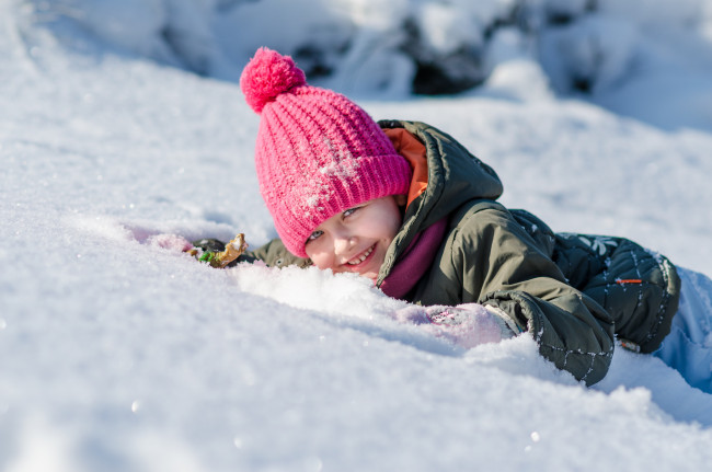 Обои картинки фото разное, дети, девочка, шапка, куртка, снег, зима