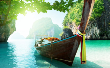 обоя корабли, лодки,  шлюпки, природа, деревья, горы, озеро, море, пейзаж, облака, небо, острова, таиланд, солнечный, свет, красивые, океан