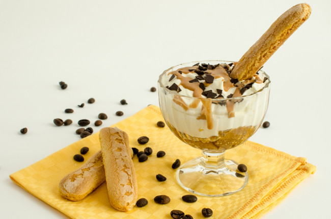 Обои картинки фото еда, мороженое,  десерты, десерт, шоколад, печенье, кофе