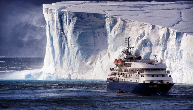 Обои картинки фото корабли, теплоходы, айсберг, арктика, судно, лед, море