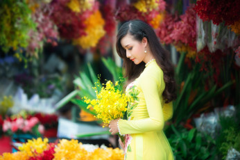 Картинка девушки -+азиатки шатенка платье цветы