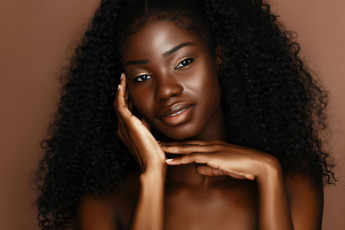 Картинка девушки -+лица +портреты мулатка чернокожая темнокожая девушка модель брюнетка причёска волосы лицо портрет
