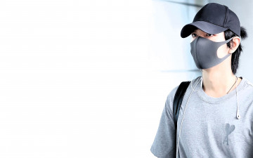 обоя мужчины, xiao zhan, актер, кепка, маска, футболка