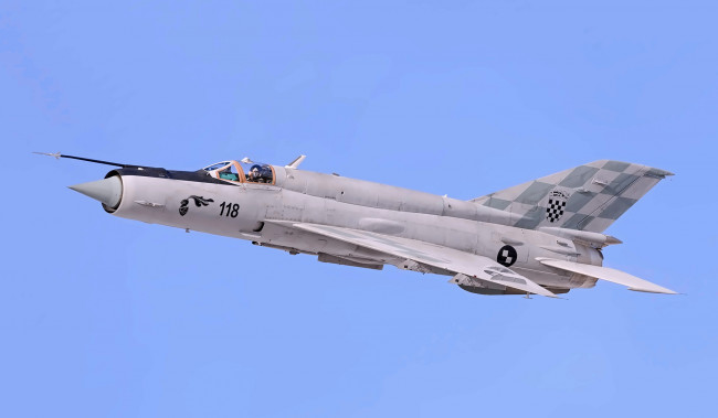 Обои картинки фото mig-21bis, авиация, боевые самолёты, истребитель