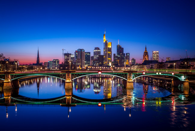 Обои картинки фото города, франкфурт-на-майне , германия, ночной, город, франкфурт, отражается, в, воде