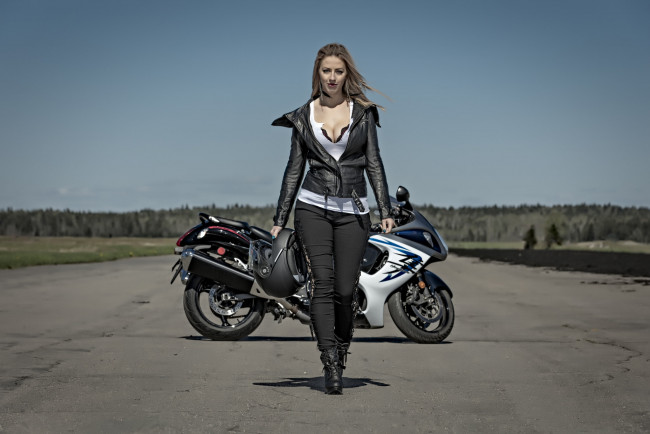 Обои картинки фото мотоциклы, мото с девушкой, carrie, anne, bradley