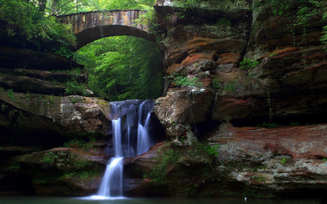 Обои картинки фото природа, водопады, река, лес, скалы, арка, водопад