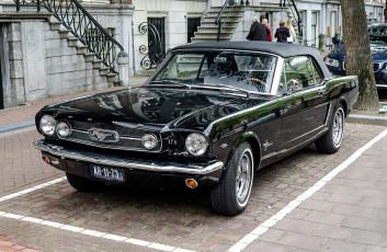 Картинка ford+mustang+convertible+1965 автомобили выставки+и+уличные+фото история ретро автошоу выставка