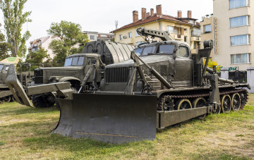 Картинка bat-1+bulldozer+with+crane техника военная+техника вооружение музей