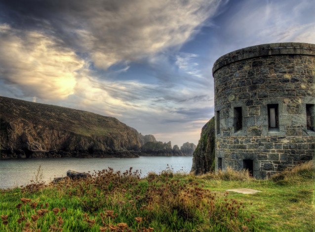 Обои картинки фото fort clonque  alderney великобритания, города, - дворцы,  замки,  крепости, остров, река, форт, великобритания, alderney, clonque, fort