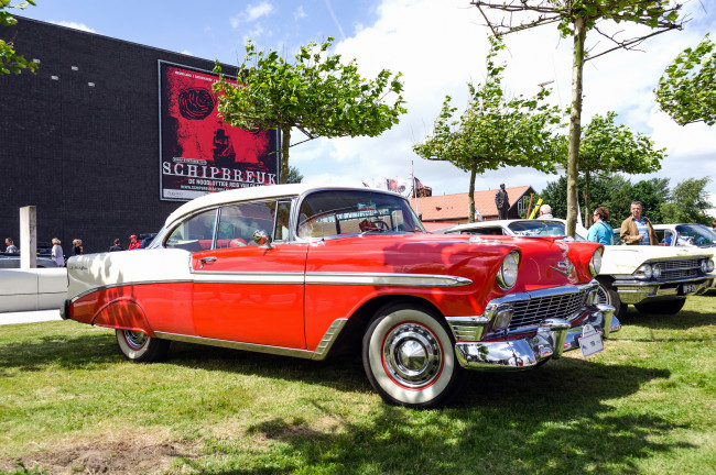 Обои картинки фото chevrolet belair 1956, автомобили, выставки и уличные фото, выставка, ретро, история, автошоу