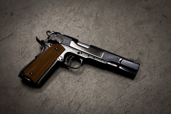 Обои картинки фото оружие, пистолеты, самозарядный, m1911, colt, фон, пистолет