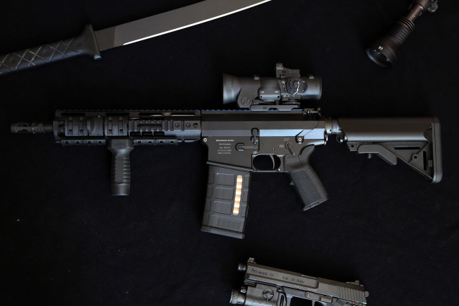 Обои картинки фото оружие, автоматы, нож, фонарик, пистолет, dmr, оа-10, автоматическая, винтовка