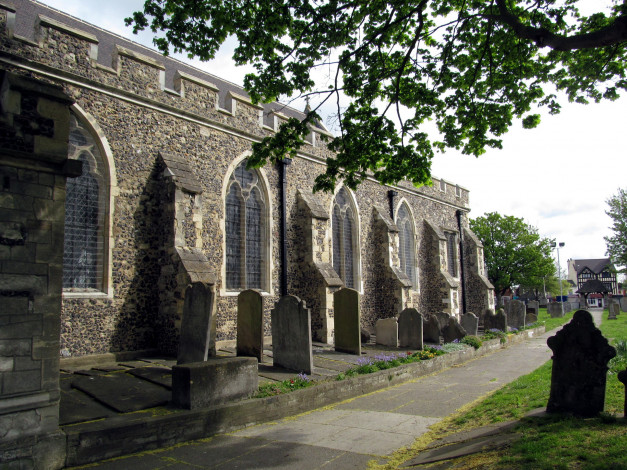 Обои картинки фото st botolphs church, war memorial, northfleet, kent, uk, города, - католические соборы,  костелы,  аббатства, war, memorial, st, botolphs, church