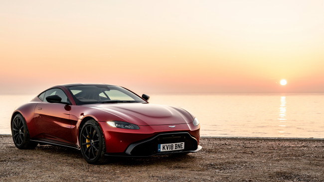 Обои картинки фото aston martin vantage, автомобили, aston martin, красный, озеро