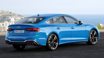 обоя audi s5 sportback tdi, автомобили, audi, голубой, город, панорама, море, площадка
