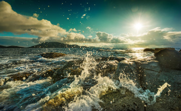 Картинка природа восходы закаты океан брызги камни