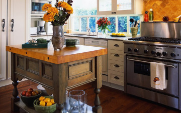 Картинка интерьер кухня лимоны яблоки тюльпаны стол плита