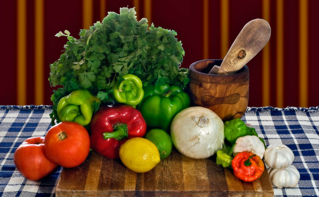 Обои картинки фото еда, фрукты, овощи, вместе, ступка, петрушка, перец, помидоры, лук, чеснок, томаты