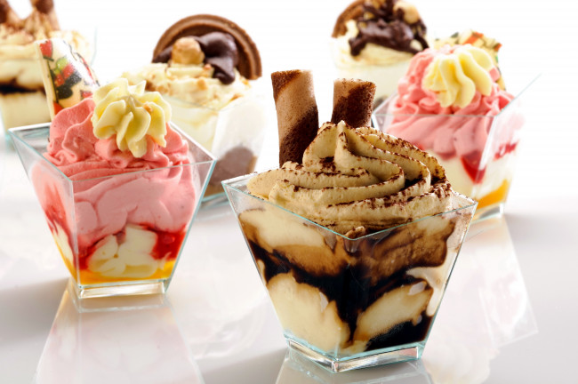 Обои картинки фото еда, мороженое,  десерты, креманки