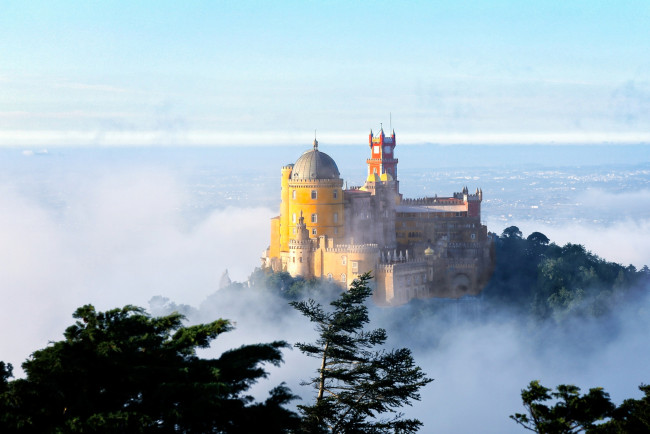 Обои картинки фото города, - дворцы,  замки,  крепости, португалия, дворец, пена, замок, утро, туман, деревья, долина