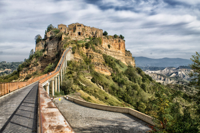 Обои картинки фото civita di bagnoregio, города, - панорамы, поселок, гора