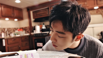 Картинка мужчины xiao+zhan актер лицо кухня