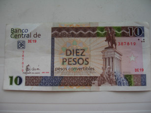 Картинка кубинские песо разное золото купюры монеты