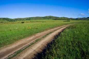 Картинка природа дороги облака поле трава лето