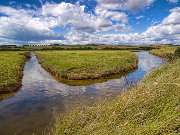 Обои картинки фото природа, реки, озера, трава, канал, облака, вода, река
