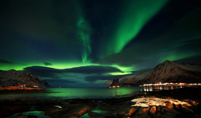 Обои картинки фото природа, северное сияние, lofoten, island, norway, лофотенские, острова, норвегия, северное, сияние, небо, море, скалы, ночь