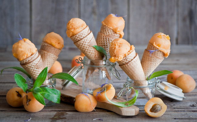 Обои картинки фото еда, разное, мороженое, баночки, абрикосы