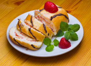 Картинка еда пирожные +кексы +печенье cake dessert sweet cream рулет десерт сладкое клубника