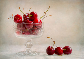 Картинка еда вишня +черешня вазочка черешня ягоды