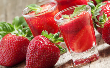 обоя еда, напитки,  сок, strawberry, fresh, berries, sweet, red, клубника, ягоды, спелая, красная, сок