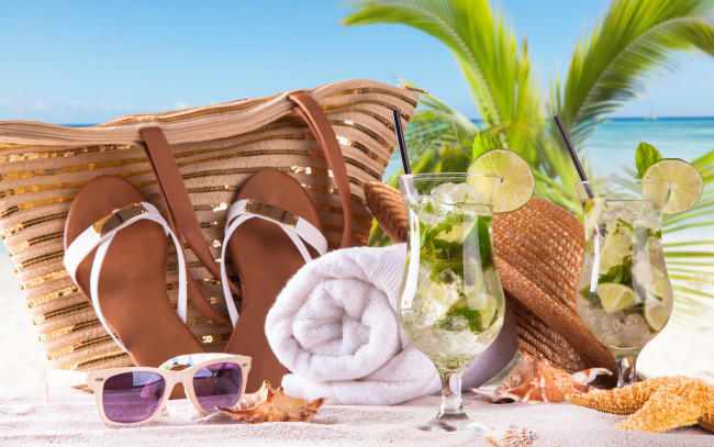 Обои картинки фото еда, напитки,  коктейль, paradise, mojito, лайм, cocktail, отдых, очки, пляж, мохито, summer, vacation, море, palms, tropical, sand, sea, beach, полотенце, сумка