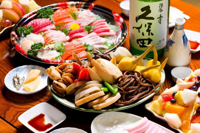 Обои картинки фото еда, рыба,  морепродукты,  суши,  роллы, морепродукты, блюда, ассорти, фрукты, японская, кухня