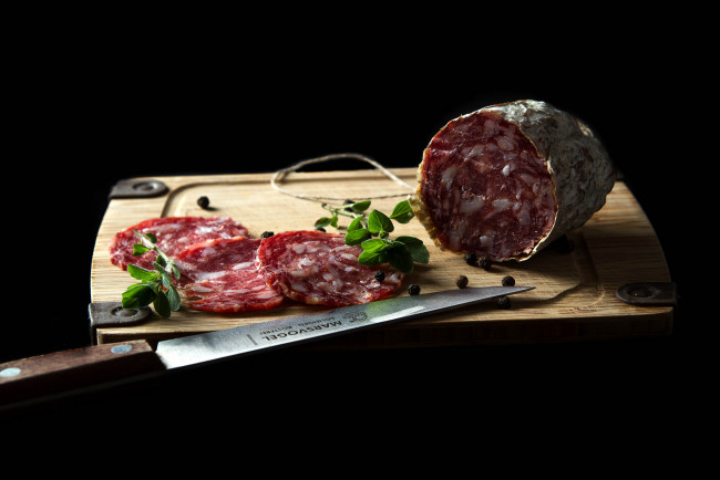 Обои картинки фото salami, еда, колбасные изделия, колбаска