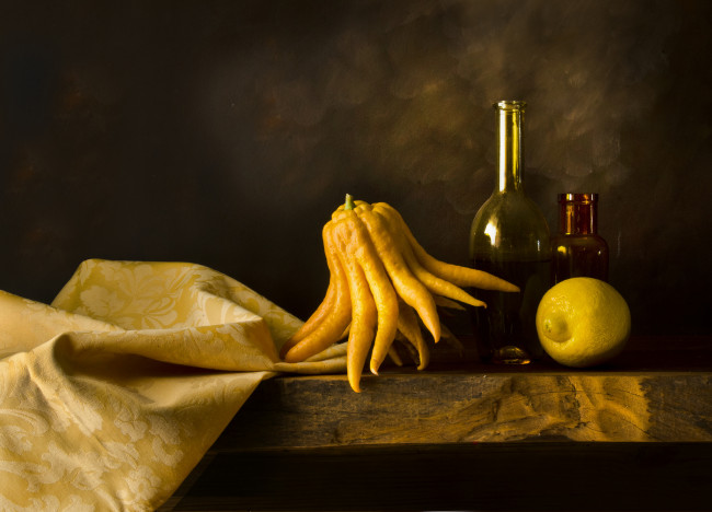 Обои картинки фото еда, натюрморт, салфетка, лимоны, бутылка