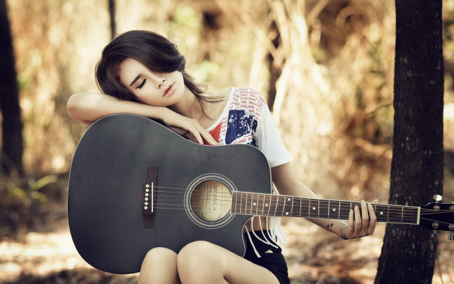 Обои картинки фото музыка, -другое, гитара, девушка, сон, отдых