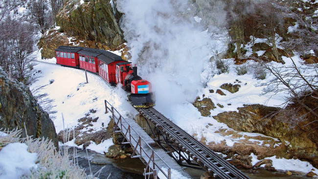 Обои картинки фото ushuaia,  patagonia,  argentina, техника, паровозы, мост, железная, дорога, поезд, огненная, земля, ушуайя, аргентина, снег, патагония
