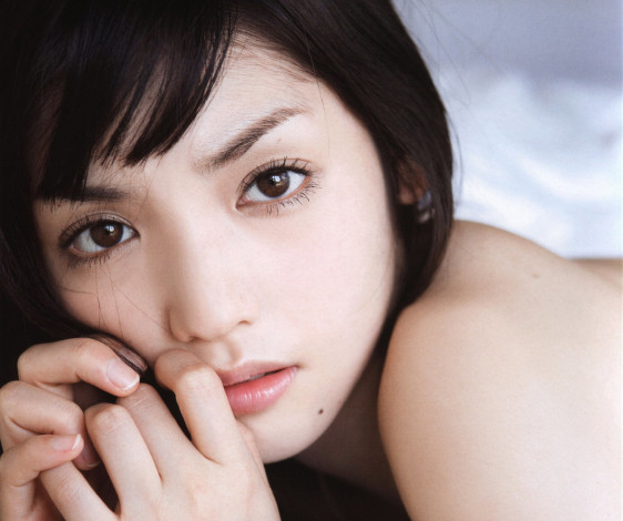 Обои картинки фото девушки, sayumi michishige, лицо