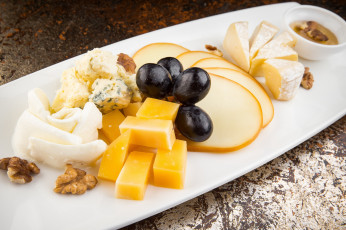Картинка еда сырные+изделия сырная тарелка ассорти виноград орехи