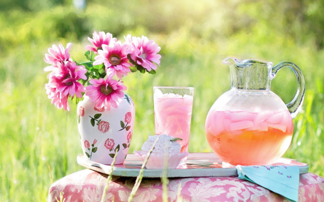 Обои картинки фото разное, компьютерный дизайн, цветы, розовые, букет, ваза, лимонад, напиток, пирожное, кувшин, стакан, лето, трава, природа