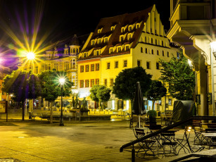 Картинка германия города -+огни+ночного+города ночь деревья стулья фонари