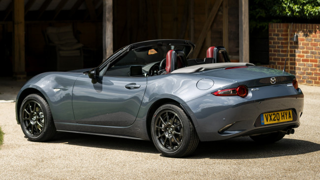 Обои картинки фото mazda mx-5 r-sport 2020 , uk, автомобили, mazda, mx5, r, sport, 2020, маленькая, японская, юркая, машина, девочка, которая, может, обидеть, многих, при, правильном, тюнинге