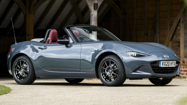 Обои картинки фото mazda mx-5 r-sport 2020 , uk, автомобили, mazda, mx5, r, sport, 2020, маленькая, японская, юркая, машина, девочка, которая, может, обидеть, многих, при, правильном, тюнинге