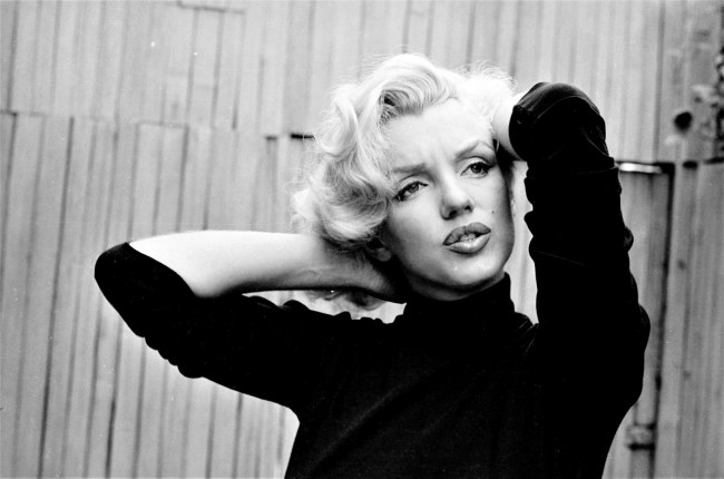 Обои картинки фото девушки, marilyn monroe, актриса, блондинка, лицо, свитер