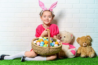Картинка разное дети девочка ушки корзина яйца гольфы игрушки